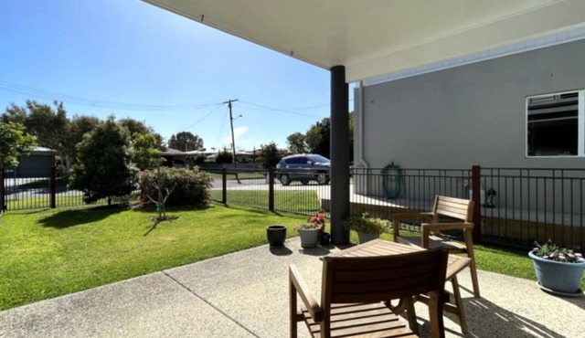 Drakes Hideaway Pet Friendly, Golden Beach Retreat
