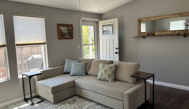 Eastside Costa Mesa, close to Disneyland, beaches. 1.5 miles to JWA airport.