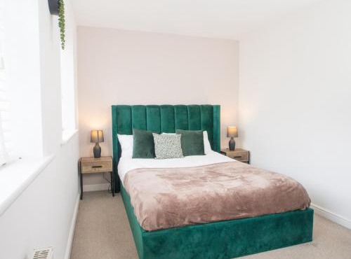 Emerald House - Comfortable Home for 5 - Private Garden - Free Parking