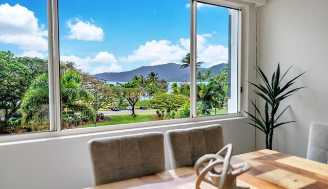 Escape Ordinary Stay Somewhere Exceptional - Waterfront 3 Bedroom Cairns Condo