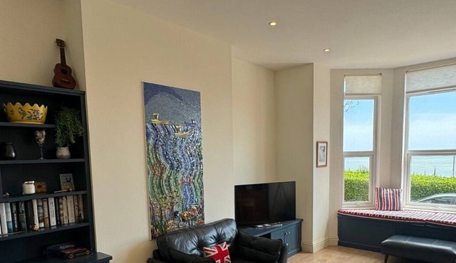 Eva's Sea View 2 Bed 2 Bath Parking & NO GUEST FEES