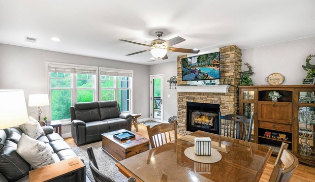 Evergreens 721- Mountain Condo, Gated Resort, Indoor/Outdoor Pools & Hot Tub