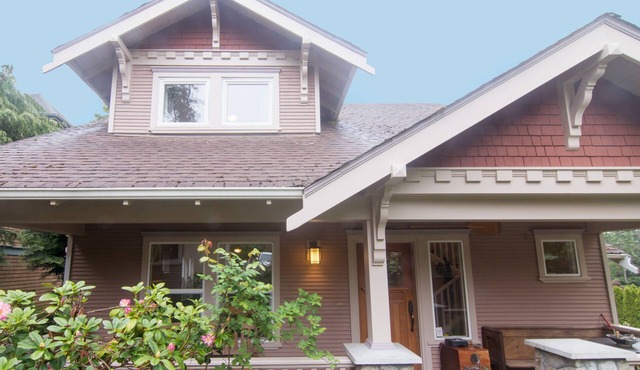 Everyone Welcome, Cozy retreat walking distance to Butchart Gardens.