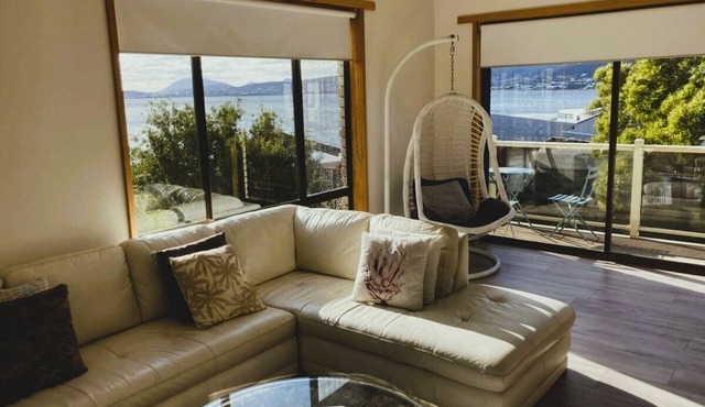 Family-Friendly Tranmere House: Sleeps 6, River Views