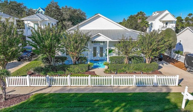 🏖️ Fancy Nancy’s Beach House 🌴 Walk 2 Beach Community Pool Porch Swing