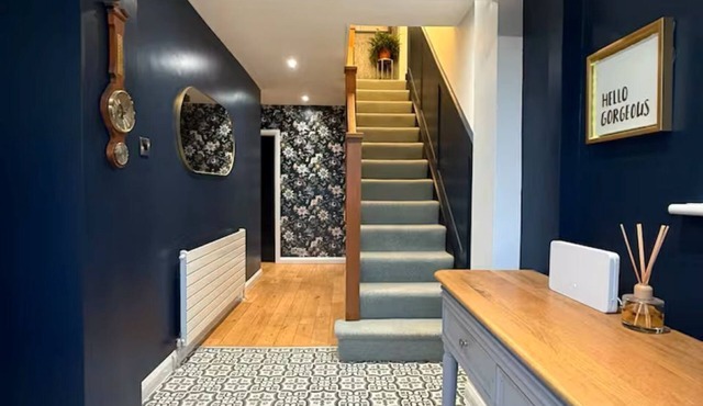 Fantastic 5-bedroom in Morley, Leeds perfect for large groups Games room