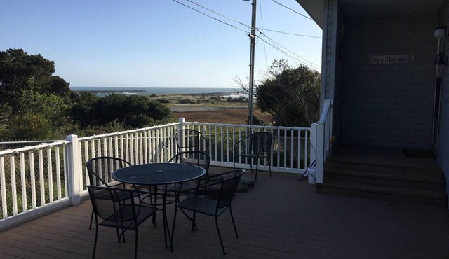 Fantastic nautical home with Rogue River and Pacific Ocean view and beach access