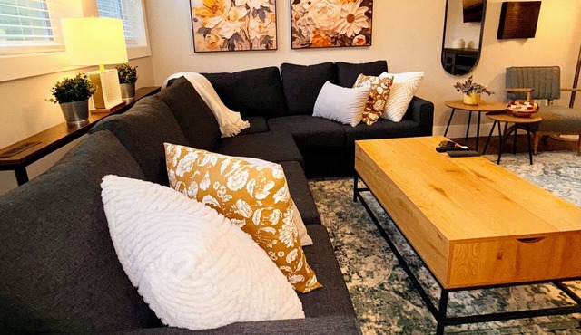 Fields & Fences Suite – Cozy Rural Stay in Historic Fort Langley