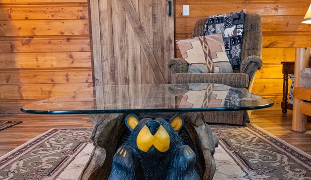 Flathead Bear Getaway Cabin - 1 mile to a Flathead Lake Beach