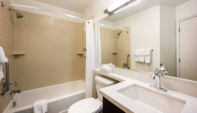 Four Convenient 1BR Suites, Kitchen, Pets Allowed, Near Big Air Trampoline Park!