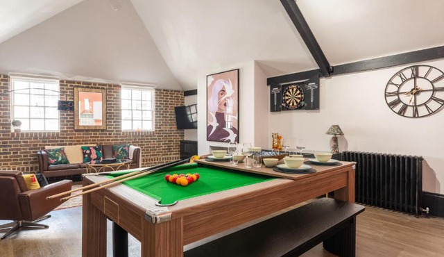 Fun Kemptown Stay with Games Close To Seafront