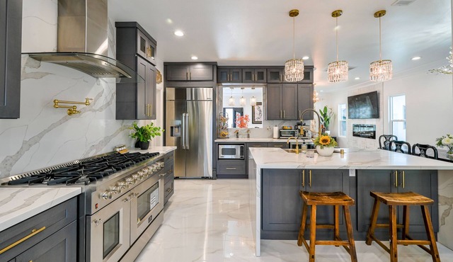GARDEN GROVE HOME, ENJOY EXTRA 10% DICS FOR LONG STAY 31 + DAYS