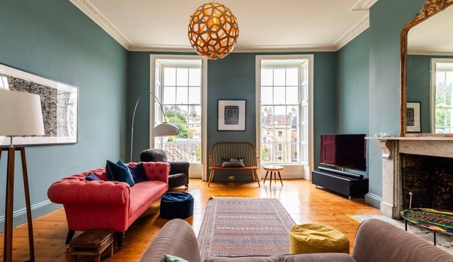 Georgian Townhouse with Garden near Royal Crescent
