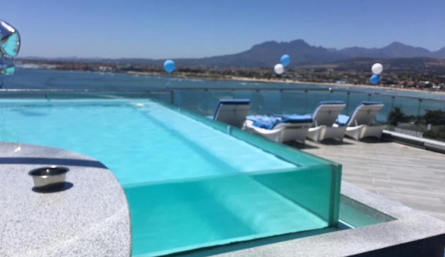 GORDON's SHORE LUXURY APARTMENTS - Solar Powered