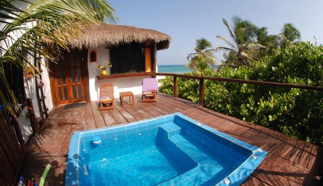 Gorgeous Beach Front Studio with shared Small Pool