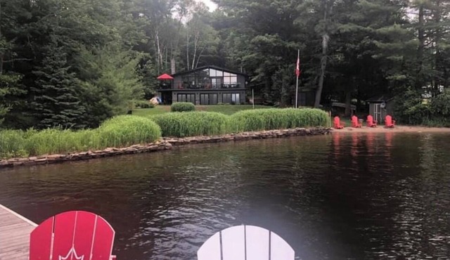 Gorgeous Brand Waterfront Cottage on Kushog Lake in Algonquin Highlands