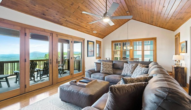 Grand Oaks RL6- Mountain Condo, Gated Resort, Indoor/Outdoor Pools & Hot Tub
