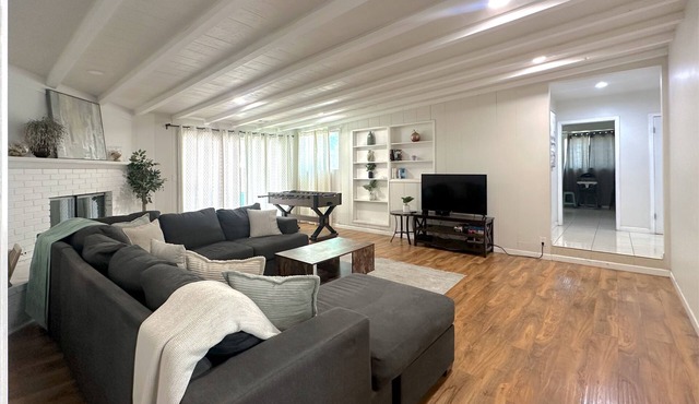 Group-Friendly Anaheim Stay – Spacious, Cozy, and Close to Disneyland BOOK NOW!