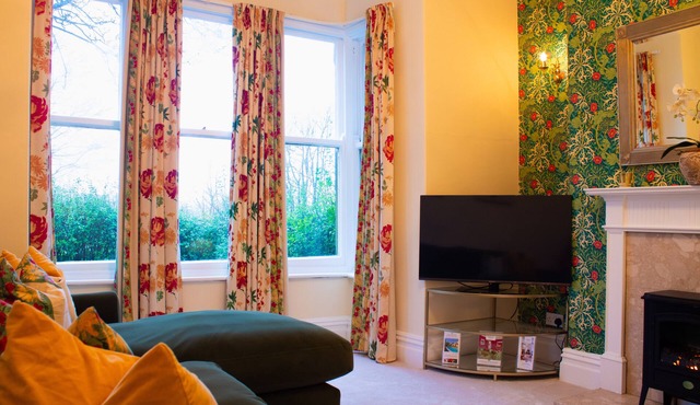 Harlow View, Harrogate - 2 bedroom apt. Dog Friendly. Free Parking.