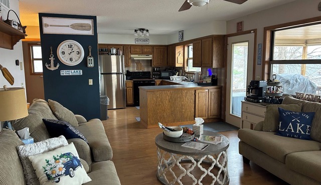 Hidden gem Shell Knob, MO! Lake views, boat parking, 2 min walk to water!