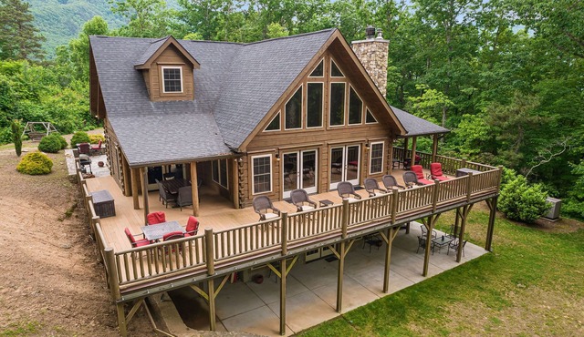 High Top Lodge | Luxe Views, Hot Tub + Biltmore Pass | 22min to Asheville