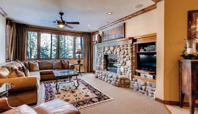 Highlands Lodge 208 - 3 Bedroom Residence