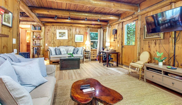 Hike to the Coast! Log Cabin on 5 Acres in Bandon