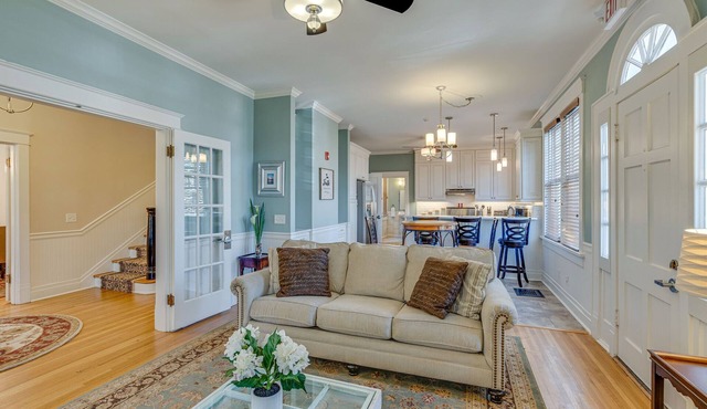 Historic 4-Bedroom Manor | Walk to Music Row & Vanderbilt | Family Retreat