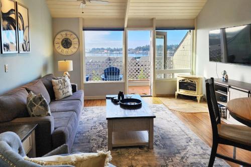 Historic Bayfront! Stellar Bridge & Bay Views! Bay Dreaming
