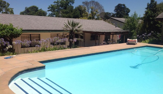 Holiday Cottage, Sleeps 7, 5 beds, 4 bedrooms Private POOL, a summer requirement