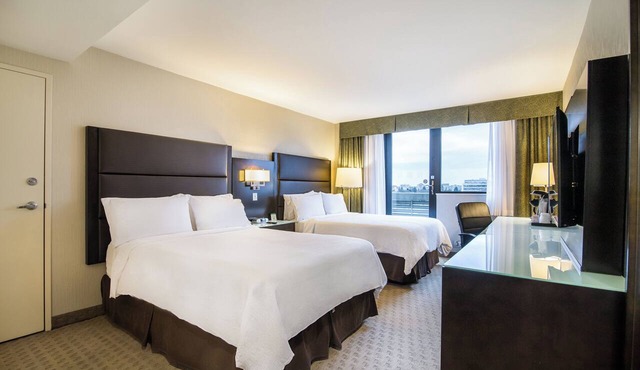 Holiday Inn Vancouver Centre by IHG