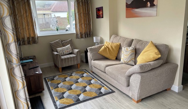 Holiday Let Annex; Self Contained; Sleeps 2; One minute from beach