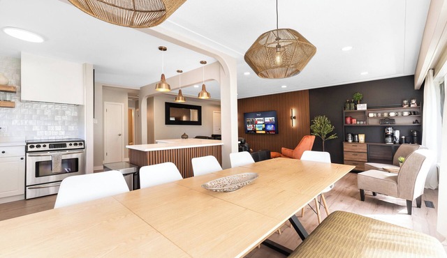HOLIDAYS BunkBedsDreams- NAIT/Royal Alex hospital/Rogers place/WEM/Sleeps 14
