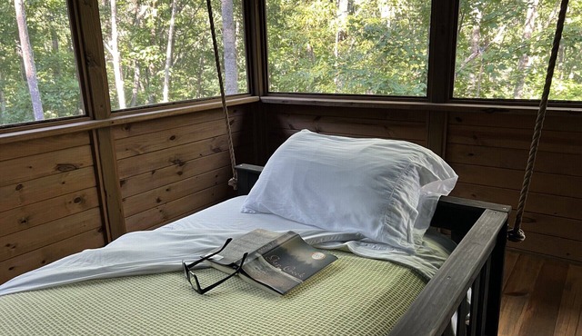 Hot tub, Fire-pit, Wrap around Porch, Fresh Eggs, Privacy, 10 miles to AVL.
