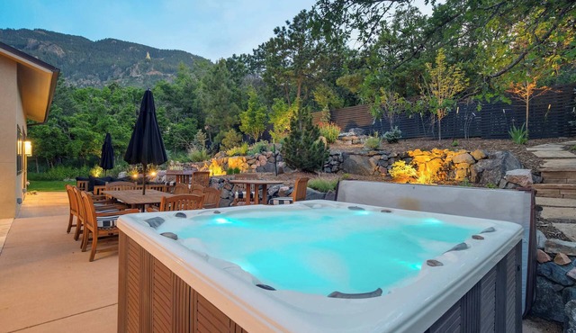 Hot tub, Outdoor dining, BBQ Grill, Fire pit & Gym