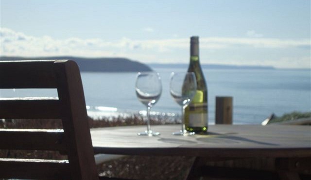 House above the beach sleeps 4 with private parking