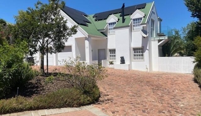 House in Security Estate overlooking Table Mountain, Helderberg and False Bay