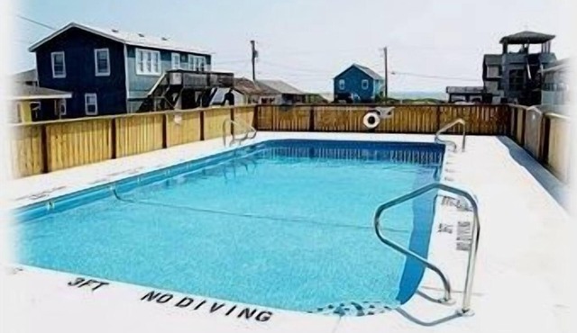 Huge Pool + Direct Beach Access = Betcha Like it