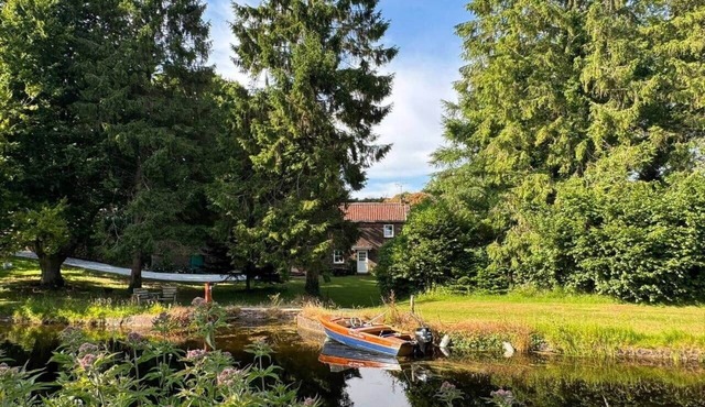 Idyllic Waterside Georgian Cottage