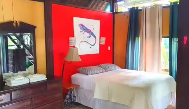 Iguana - Poolside Cabin