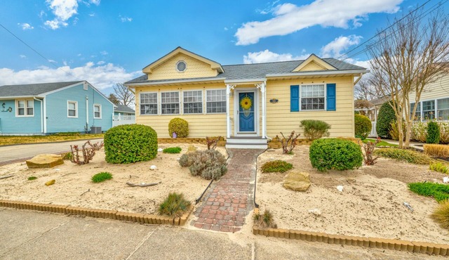 Incredibly Charming Home One Short Block from Bay Beach & Spectacular Sunsets.