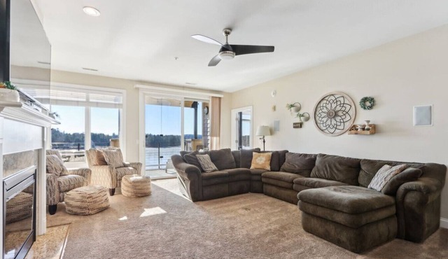 Julie`s Lakefront Retreat at Delton Grand