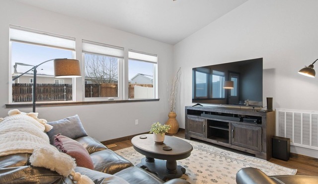 Kalispell Townhome | Dogs Allowed | Grill