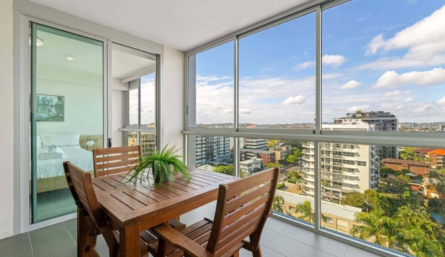 Kangaroo Point 2-Bed Flat with Gym & Pool