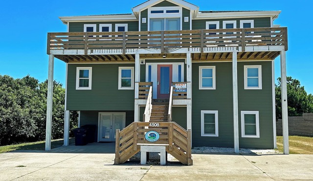 KH4508- 6 BRs w/pool table, gourmet kitchen, private pool and hot tub!