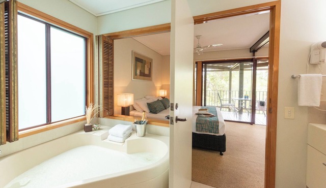 Kingfisher Bay Resort
