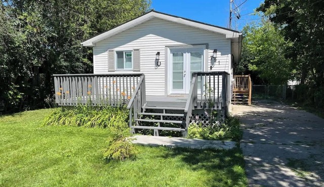 Lake Simcoe Beach Oasis with Backyard and Firepit