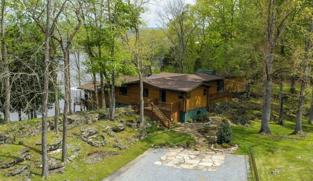 Lakefront Boone Lake Log Cabin - Miracle Lake Life BNB
