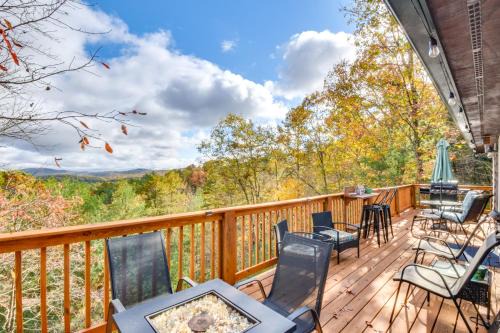 Lakemont Mountain Cabin w/Game Room & Hot Tub!