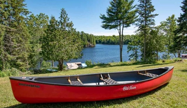 Lakeside Cove - Three Bedroom Cottage, Sleeps 10